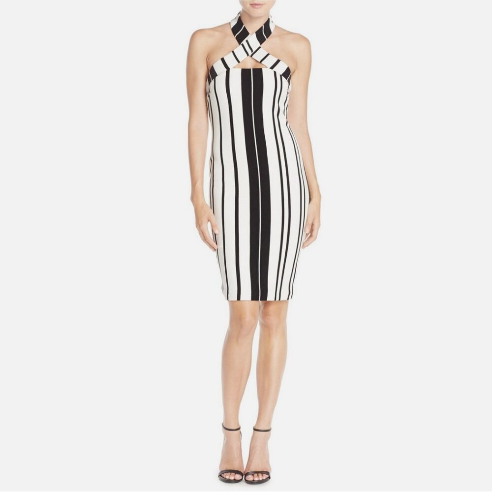 Elliatt Tourist Bodycon Dress - Picture 3 of 9